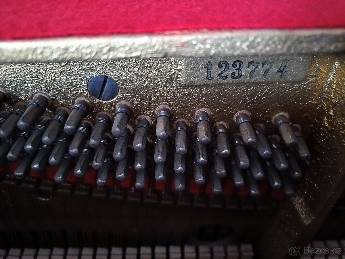 Pianino Petrof