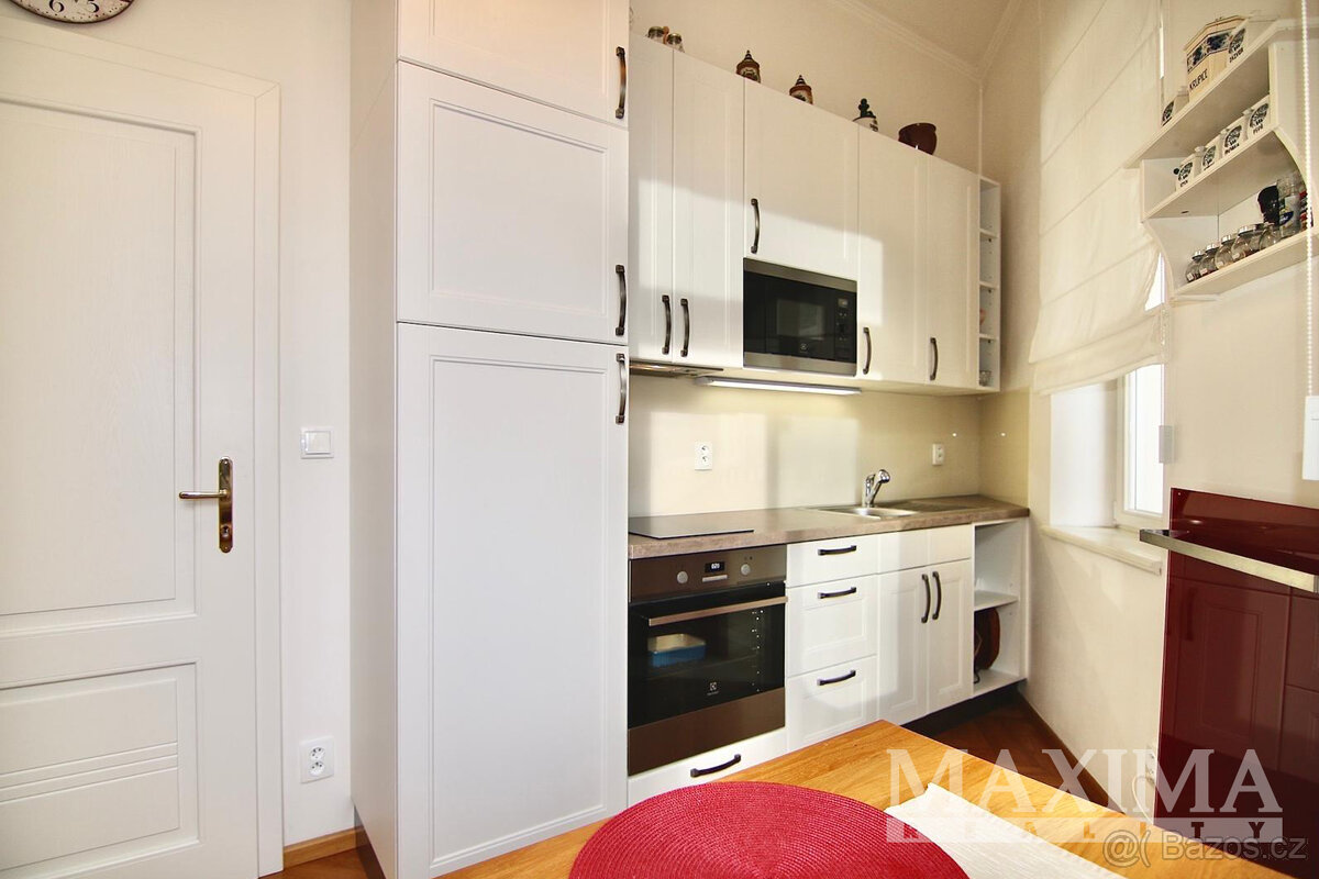 Pronájem, byt 1+1, 32m2, Praha 5, Smíchov, Zborovská