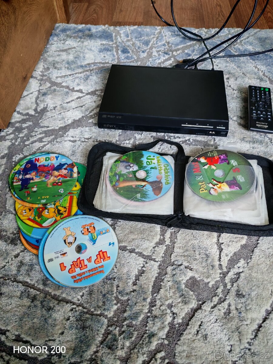 DVD Sony s hromadou pohádek.