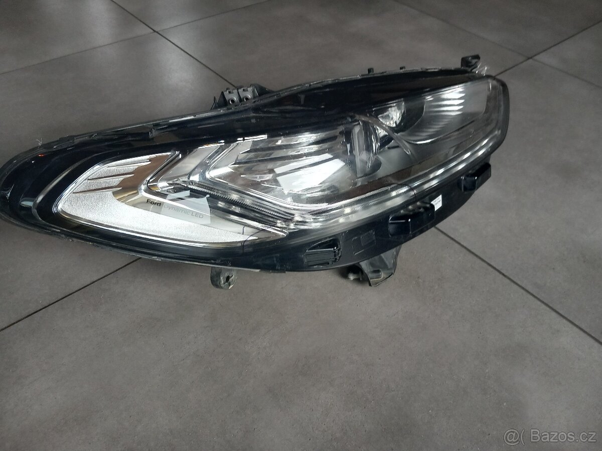 Pravý přední světlomet Ford MONDEO 11/2014-