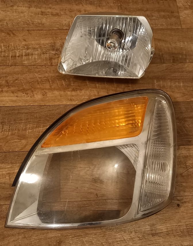 Levé přední světlo Hyundai H1 Starex