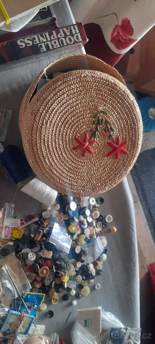 Šití mix věci + proutěná ošatka,knoflíky
