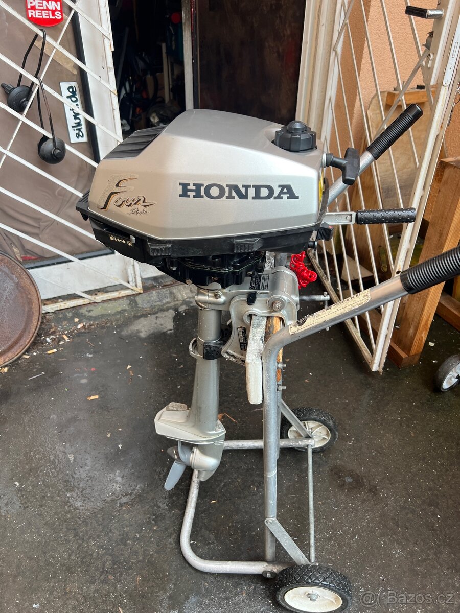Lodni motor Honda BF 2hp 4takt, vaha 12kg
