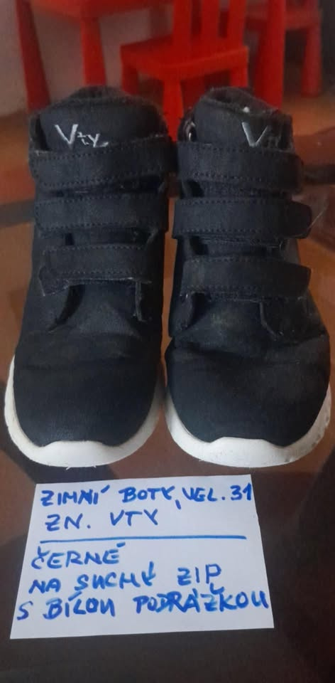 Boty teplé černé s bílou podrážkou, suchý zip, vel.31