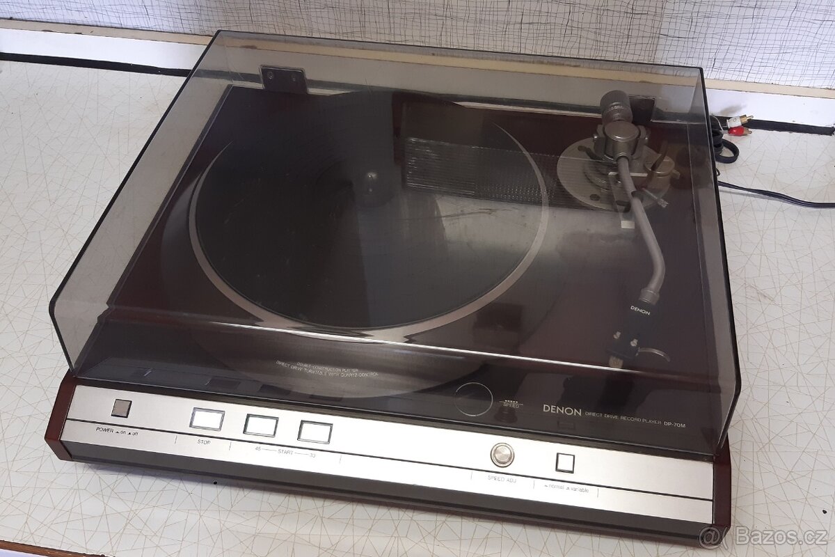 Gramofon DENON DP-70M.