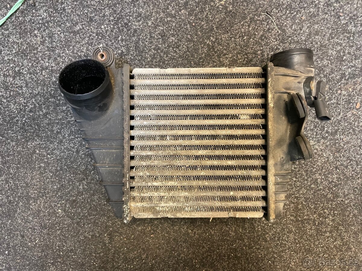 Škoda Octavia 1 originální intercooler