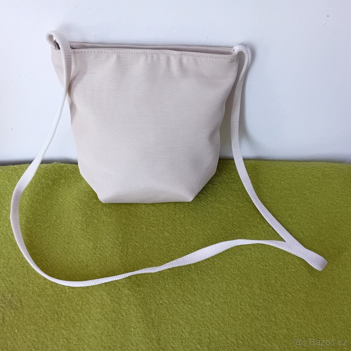 dámská kabelka nová 23 x 21cm