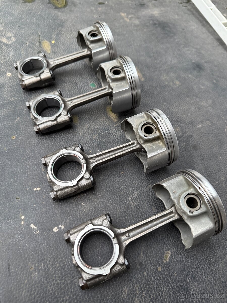 Ojnice s pístama + klikovka Yamaha R6 98-02
