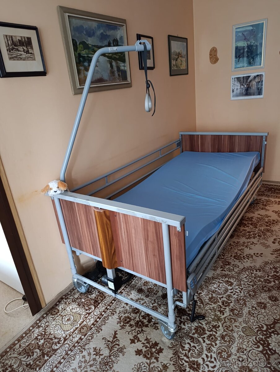 Elektricky polohovatelná zdravotní postel