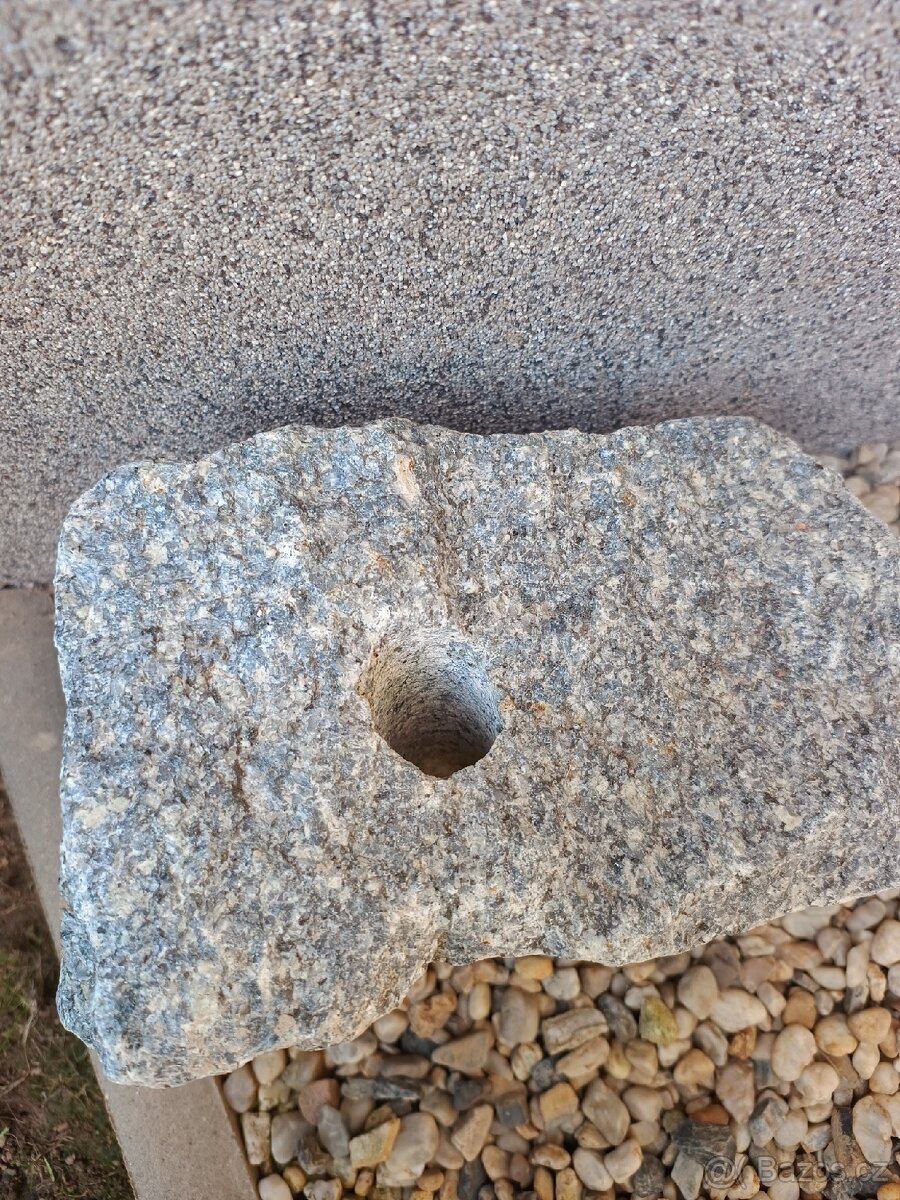 Kámen s dírou