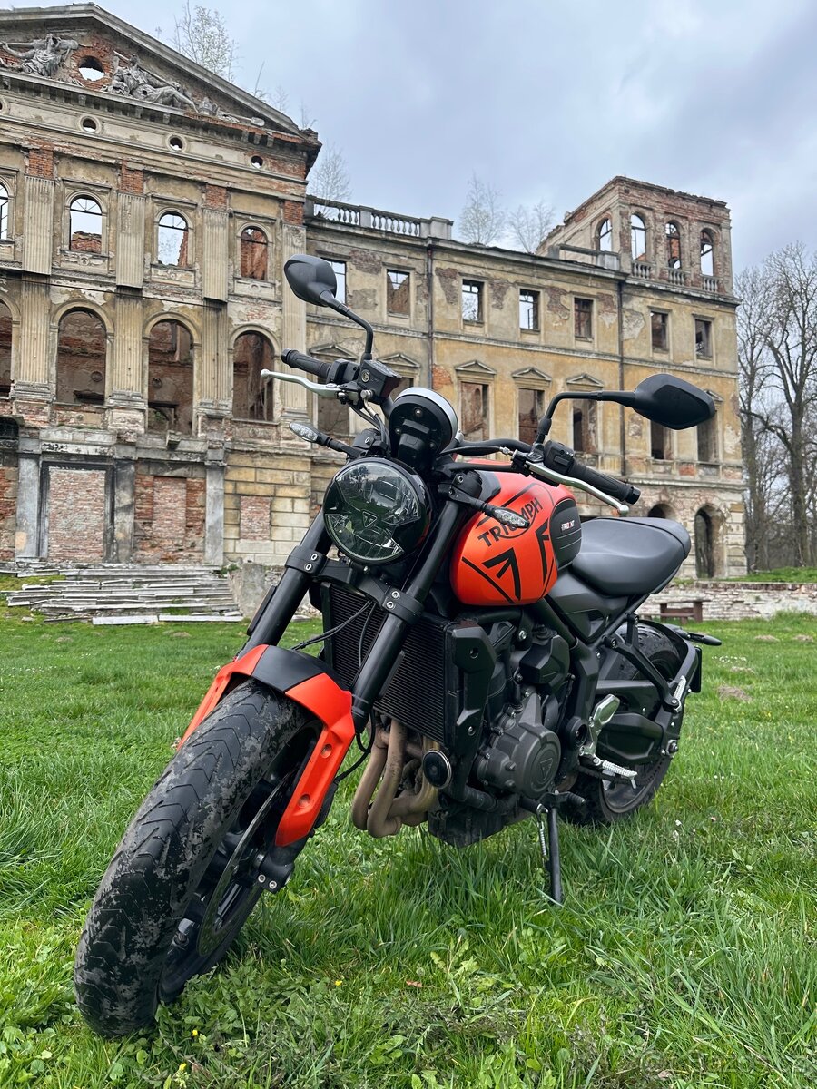 TRIUMPH TRIDENT 660