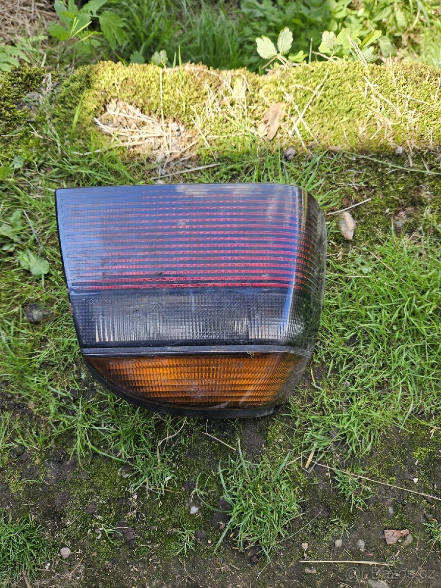 VW Golf 3 levé zadní světlo.