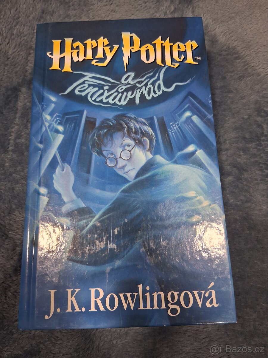 Kniha - Harry Potter a fénixův řád (2004).