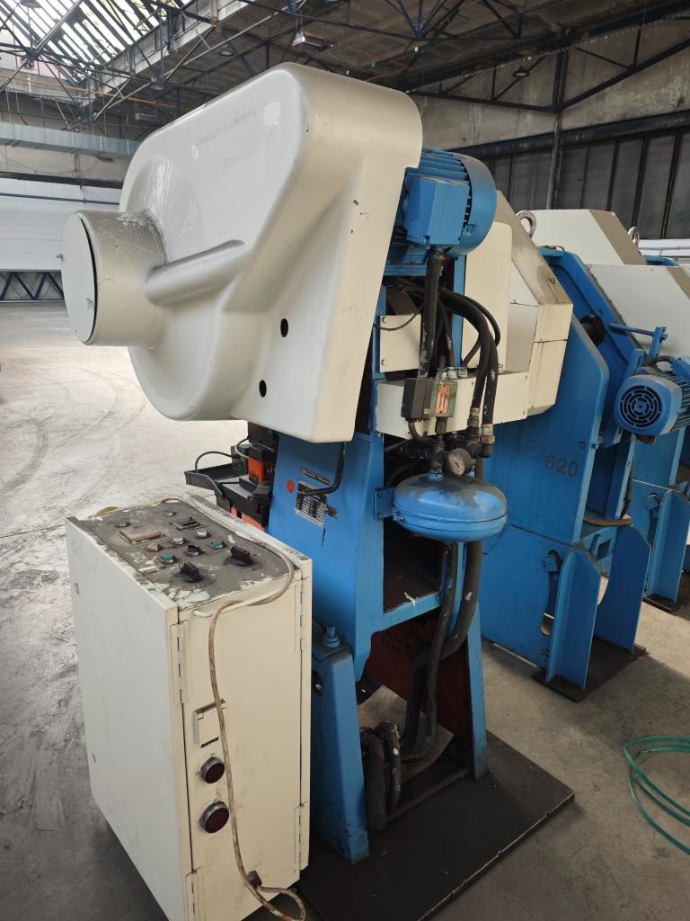 Výstředníkový lis