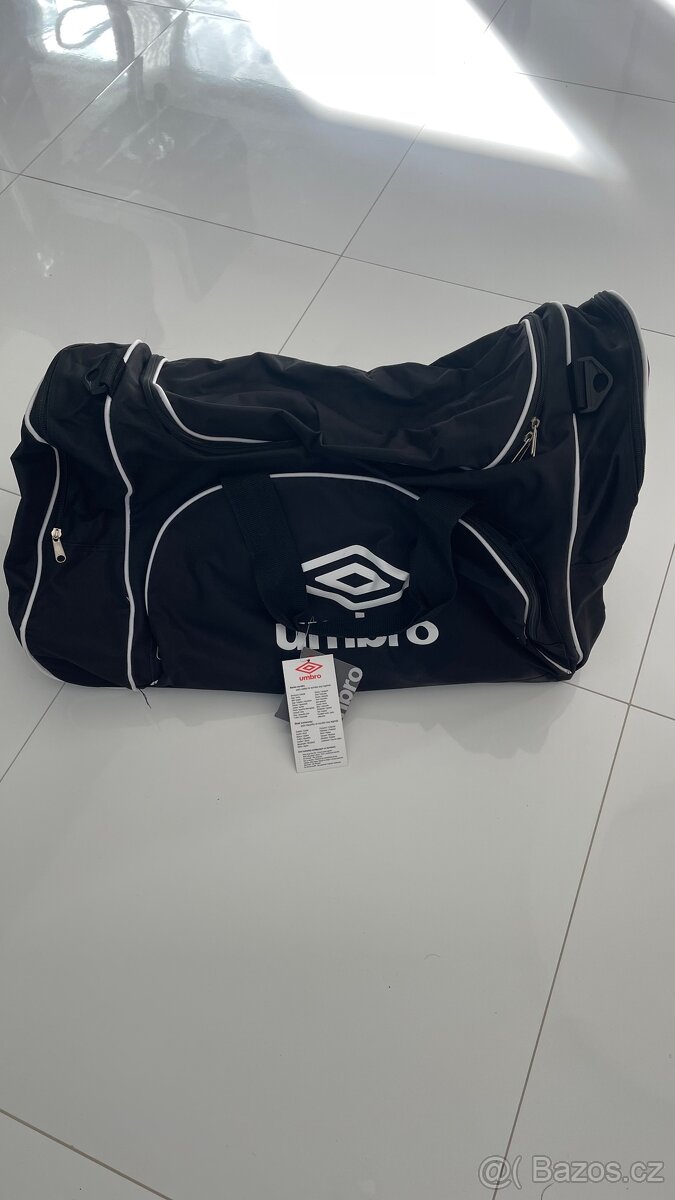 cestovní taška Umbro na kolečkách