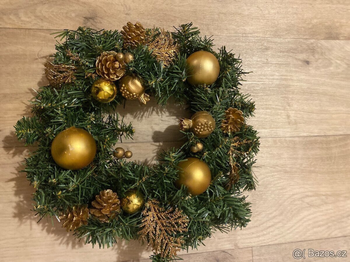 Vánoční věnec, umělý