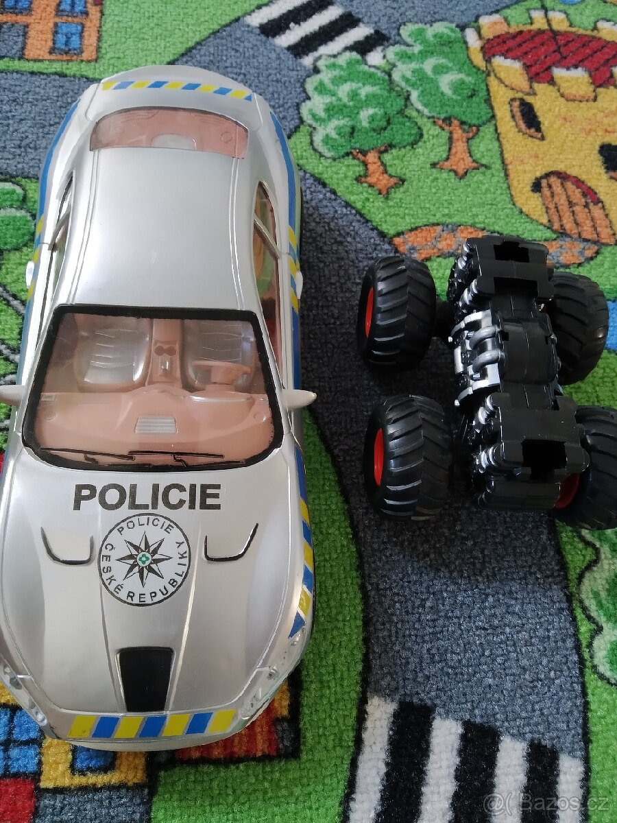 Policie auto a terenni auto