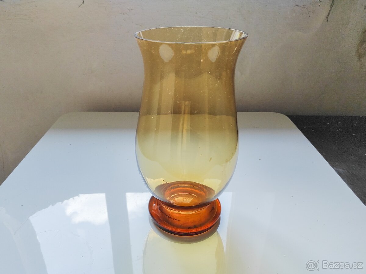 Starožitná skleněná váza