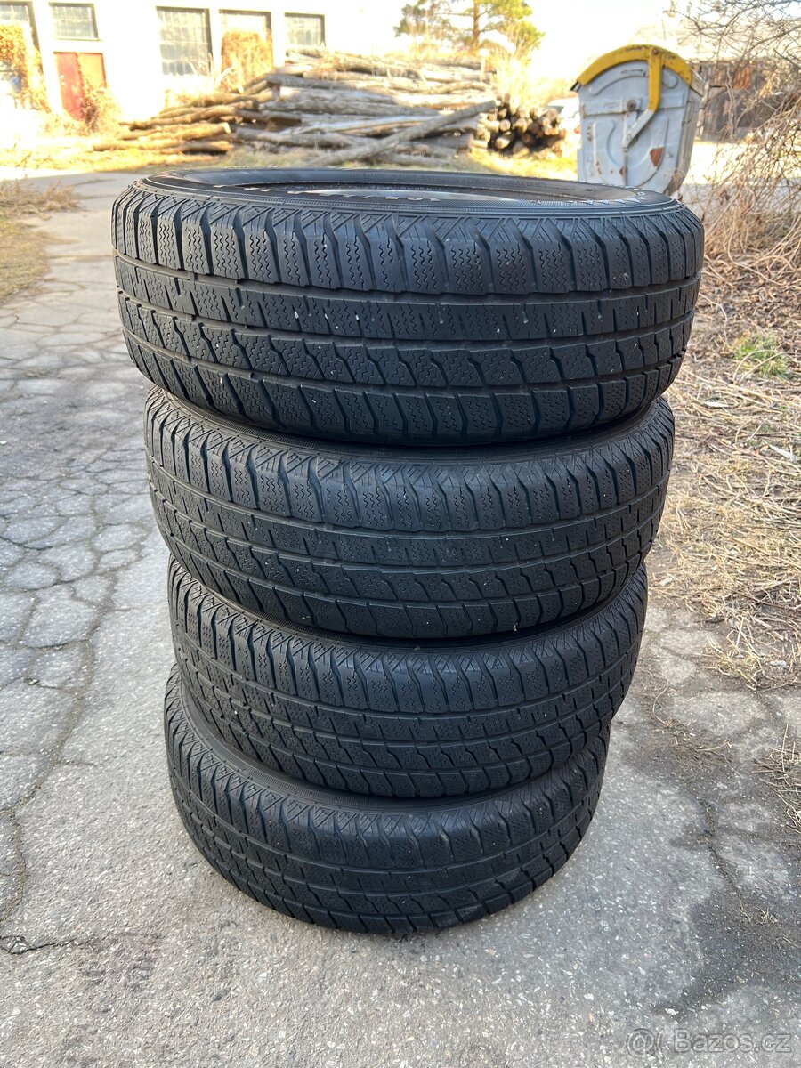 Celoroční pneu 195/65/15 na plech disku 5x112