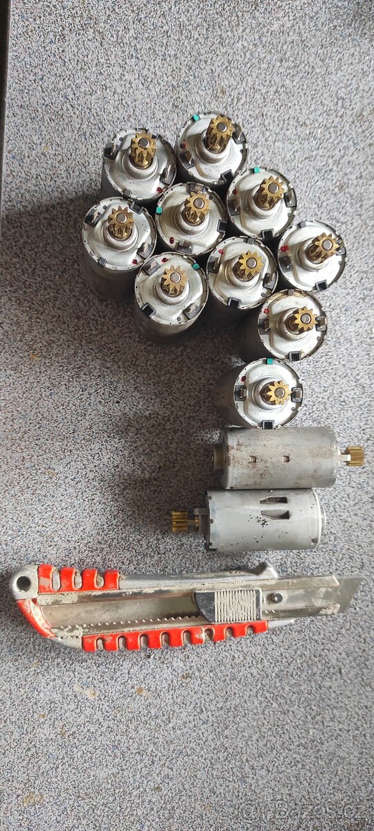 Elektromotorek 12v