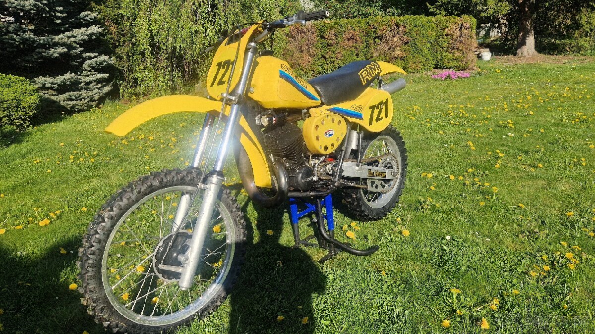 Suzuki RM 465