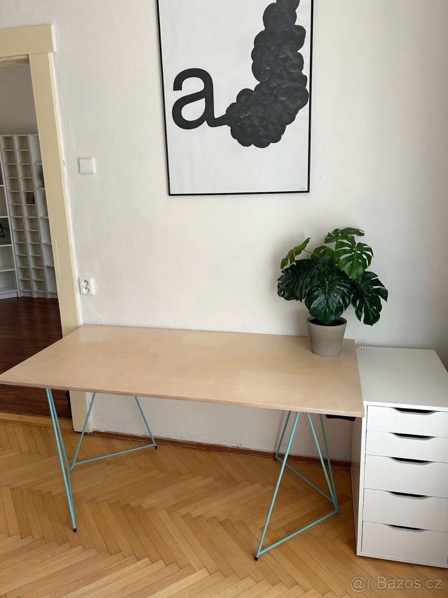 Designový pracovní stůl české značky Master & Master