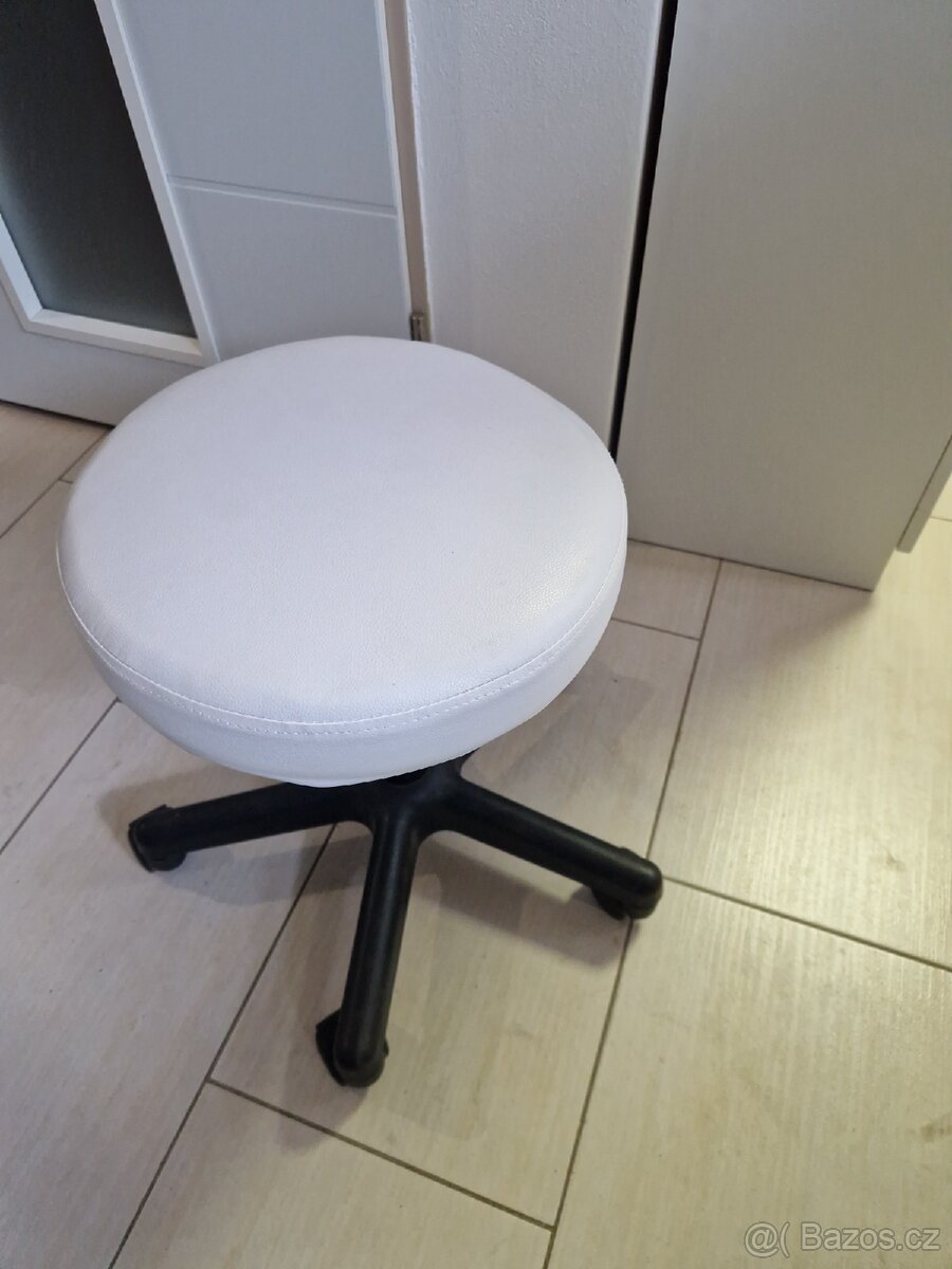 Kosmetický taburet