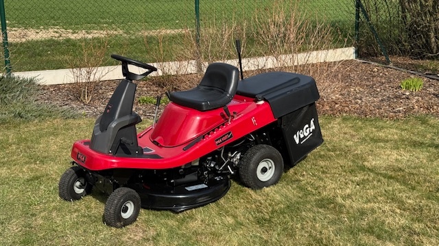 Zahradní traktor VeGA V12577 HYDRO