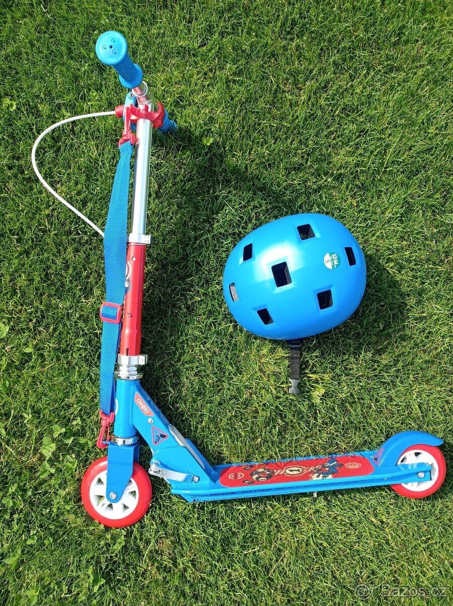 Decathlon Oxelo Dětská koloběžka s brzdou + helma
