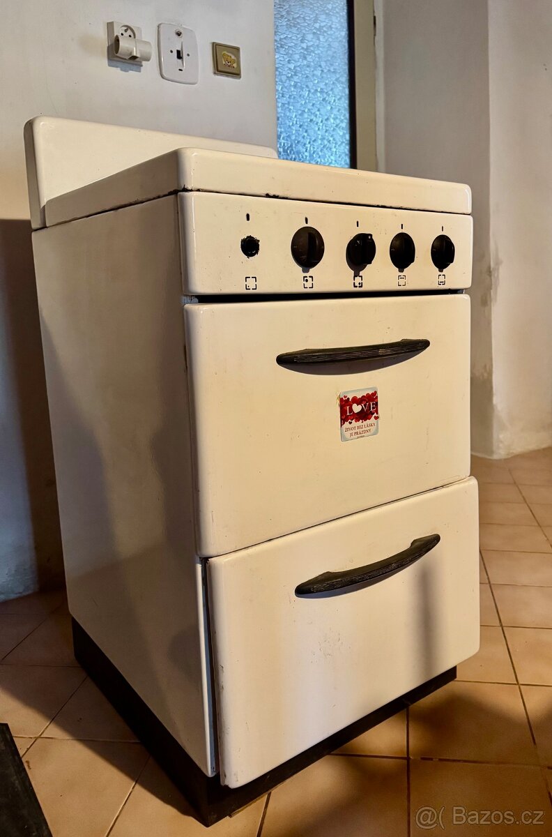 Daruji funkční sporák s troubou