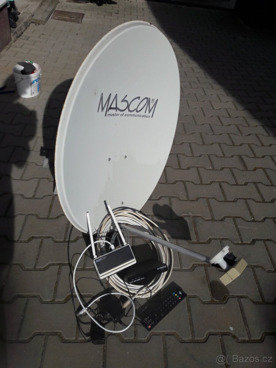Satelitní antena