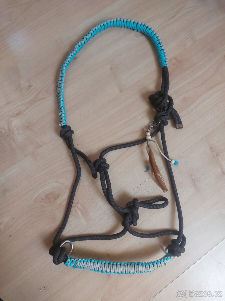 Parelka hnědá,tyrkysová