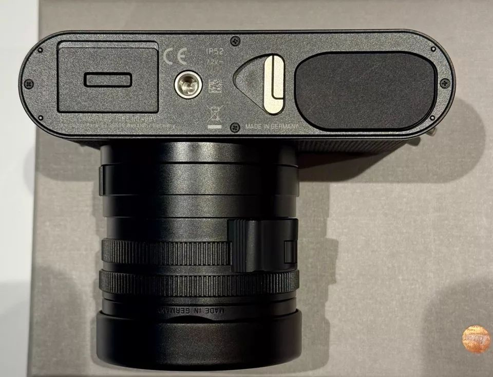 Kompaktní fotoaparát Leica Q2 47,3 MP model 19050 černý, v p