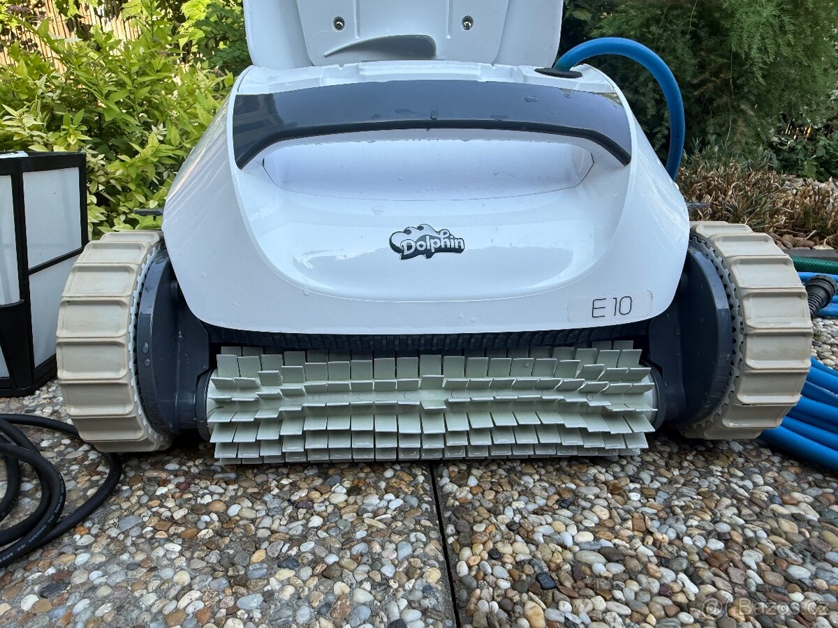 Bazénový automatický vysavač bazénu Dolphin E10