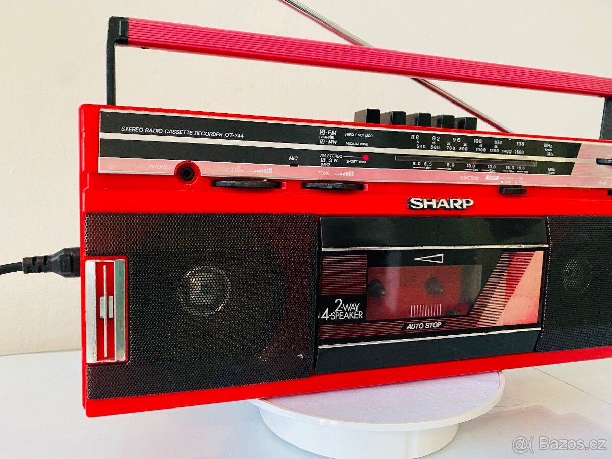 Radiomagnetofon Sharp QT 244, rok 1986