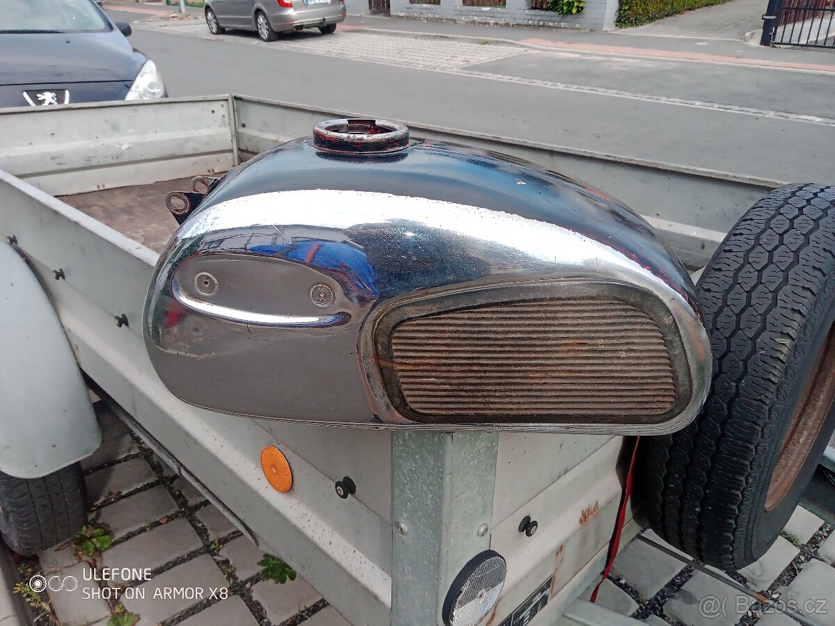 Jawa 250,350 California nádrž černá-chrom