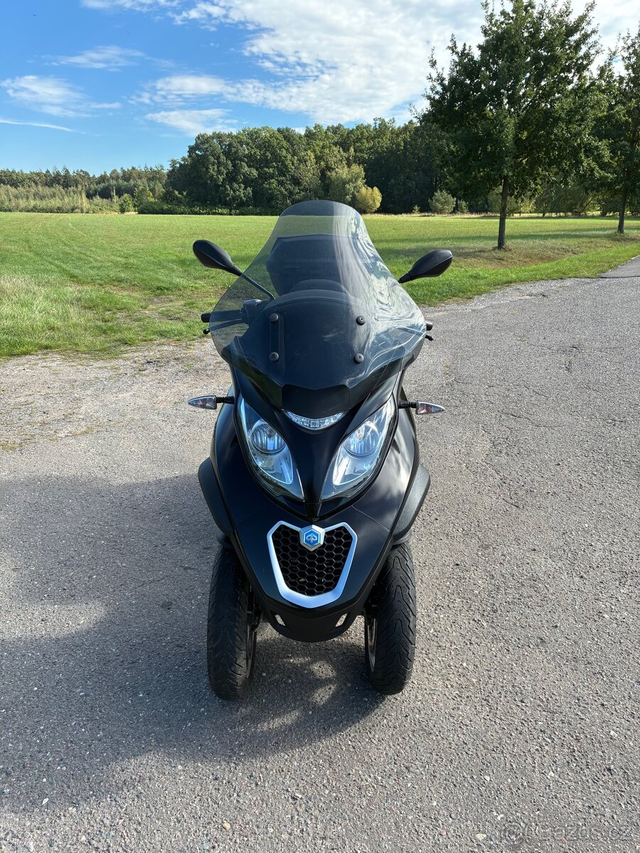 Prodám skútr PIAGGIO MP3 300 LT