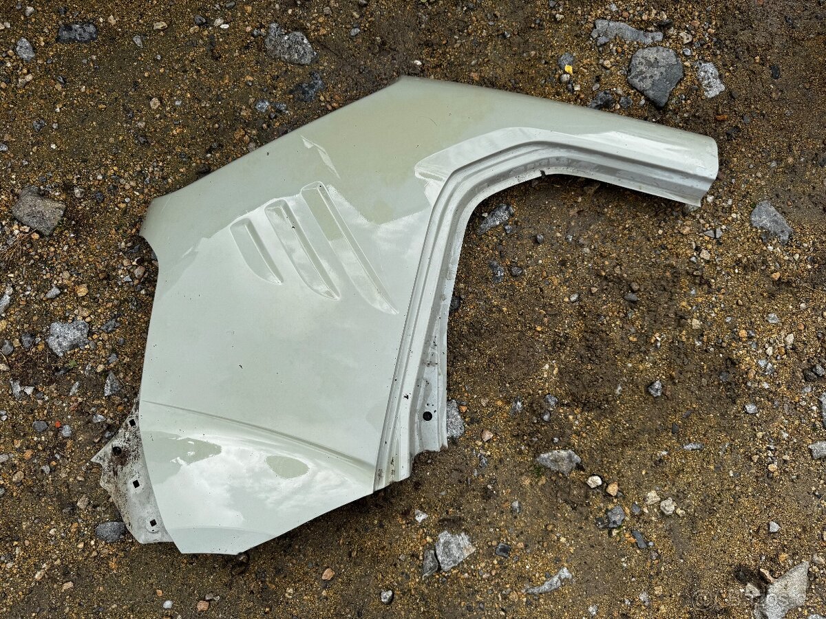 Suzuki Ignis zadní pravý blatník originál
