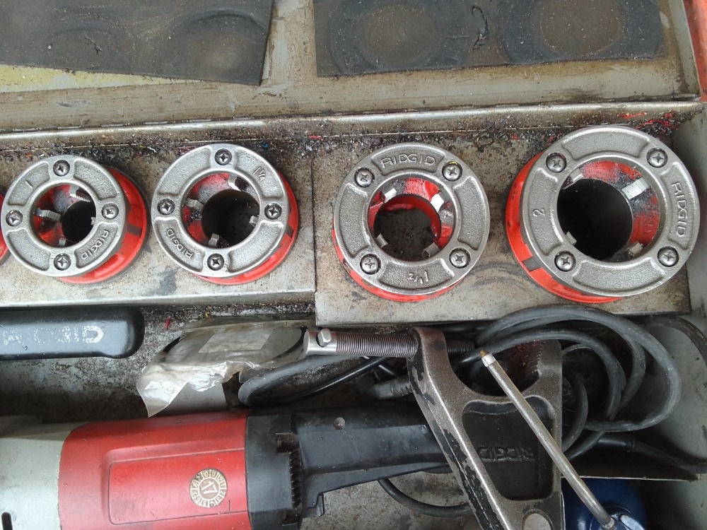 Ruční elektrický závitořez RIDGID 690