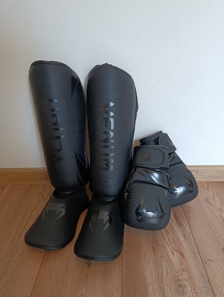 Venum MMA rukavice + chrániče holení
