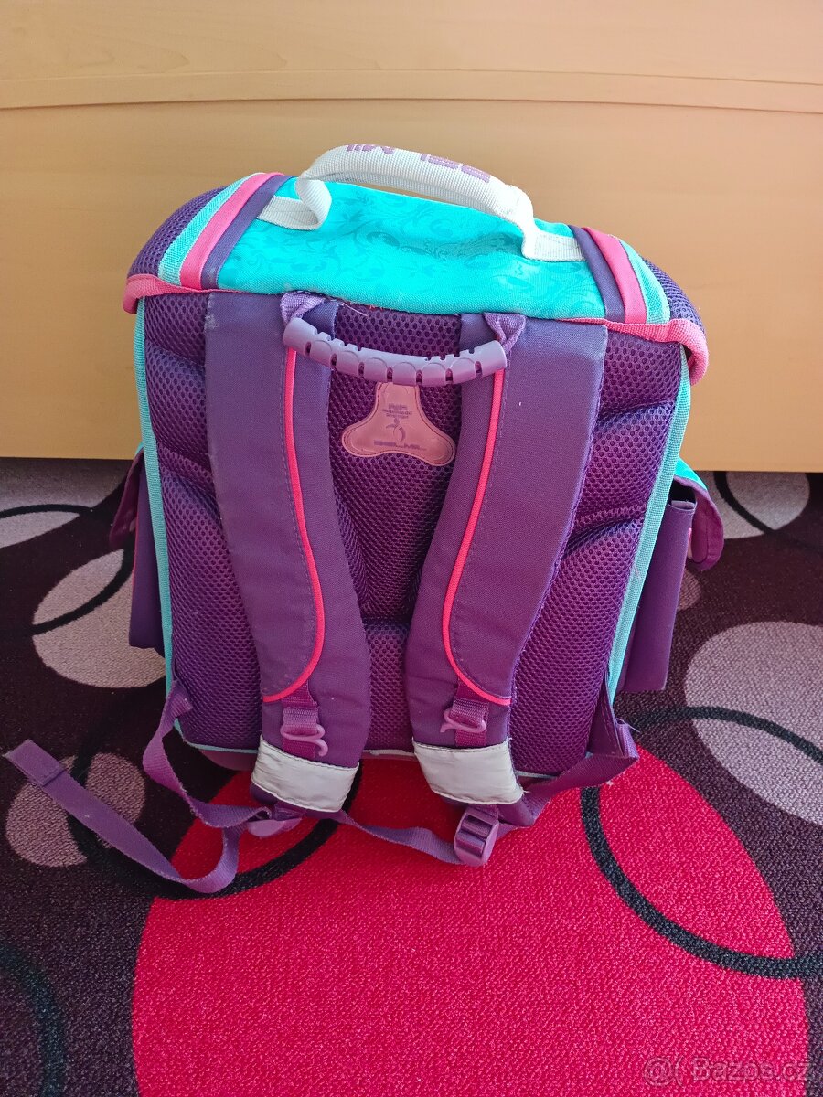 Školní aktovka pro holčičku