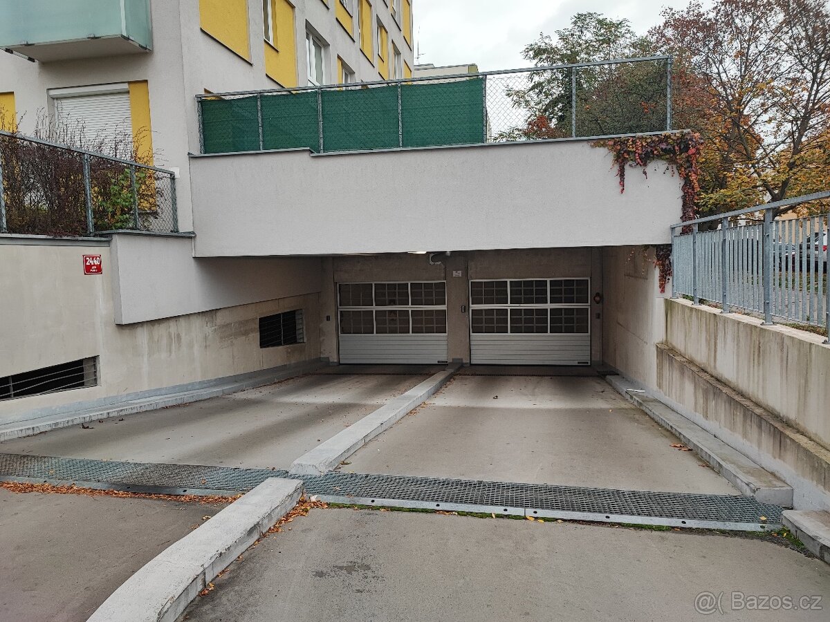 pronájem garážového stání u metra Ládví