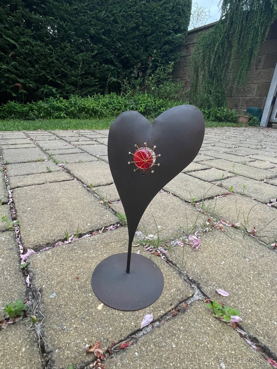 Kovový svícen na čajovou svíčku