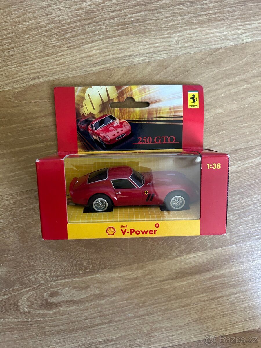 Ferrari 250 GTO - kovový model 1:38