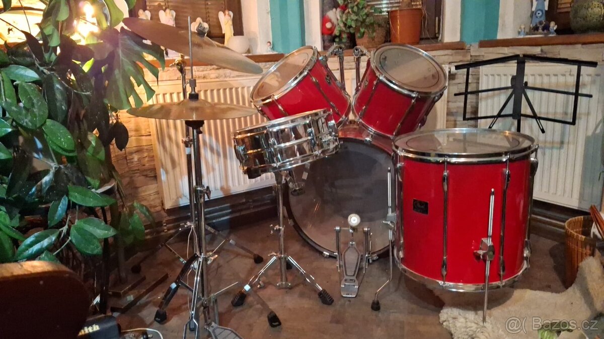 Bicí souprava Pearl Export s činely Paiste 201