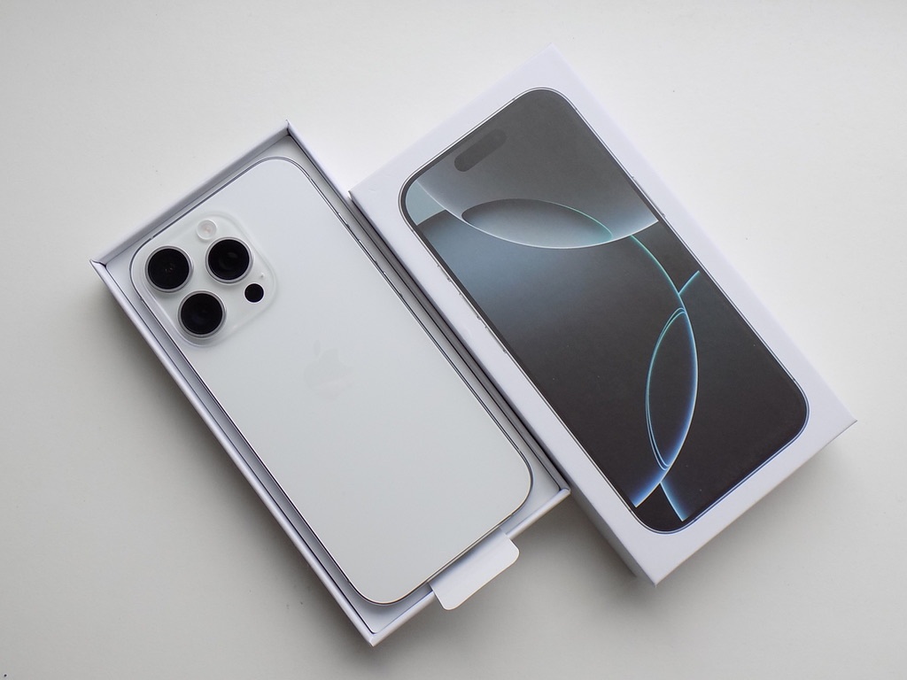  APPLE iPhone 16 Pro MAX 256GB Bílý Titan-ZÁRUKA-JAKO NOVÝ