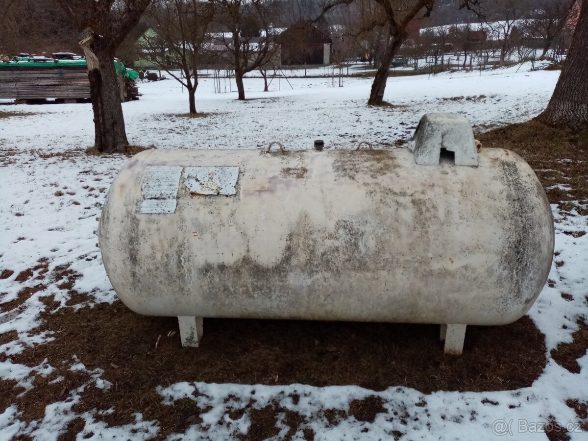 Akumulační nádrž na 1 800 litrů