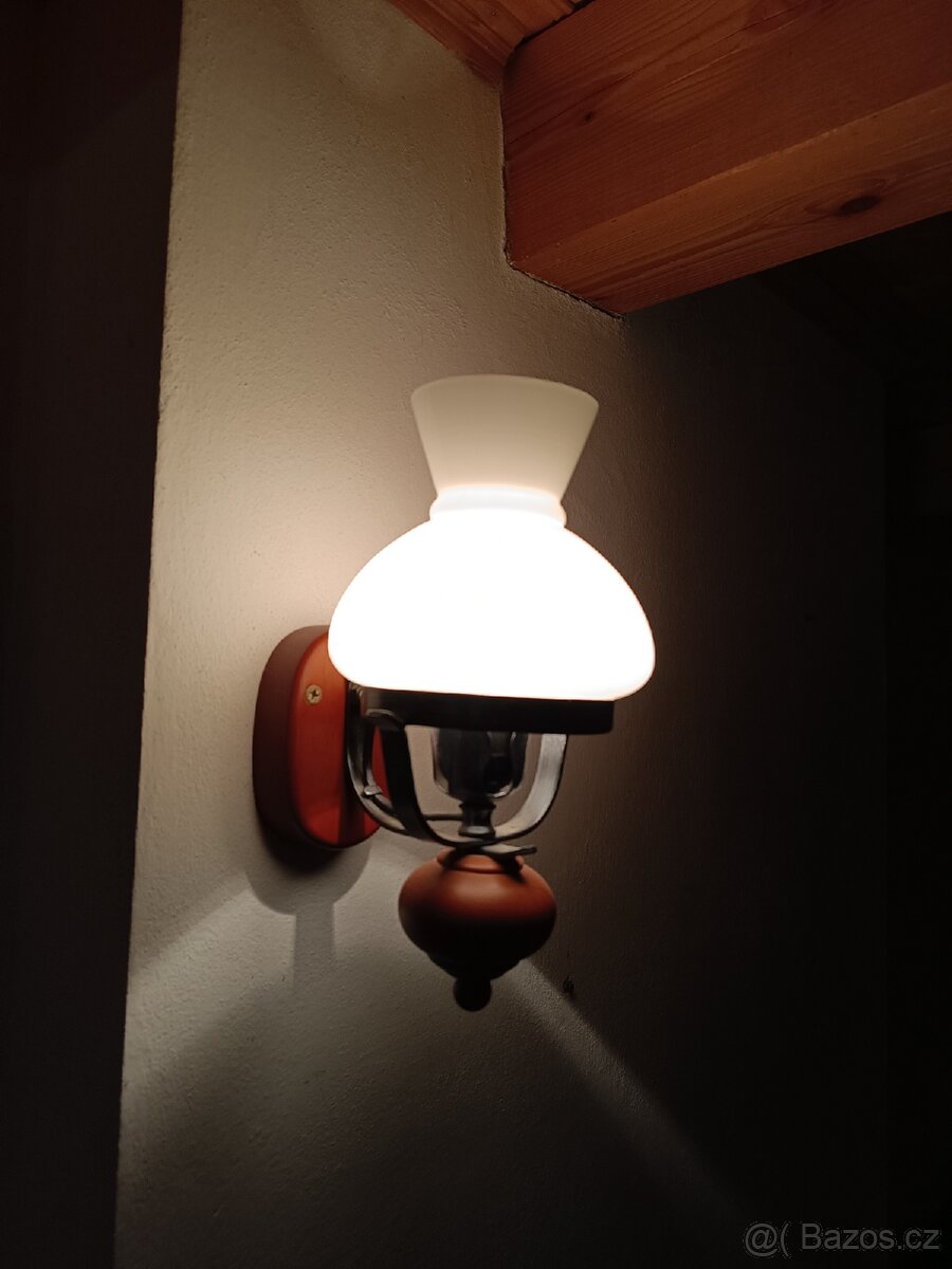 Nástěnná retro lampička