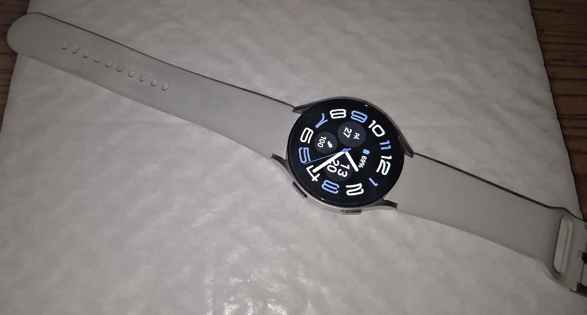 Chytré hodinky Samsung Galaxy Watch 4 44mm bílé.