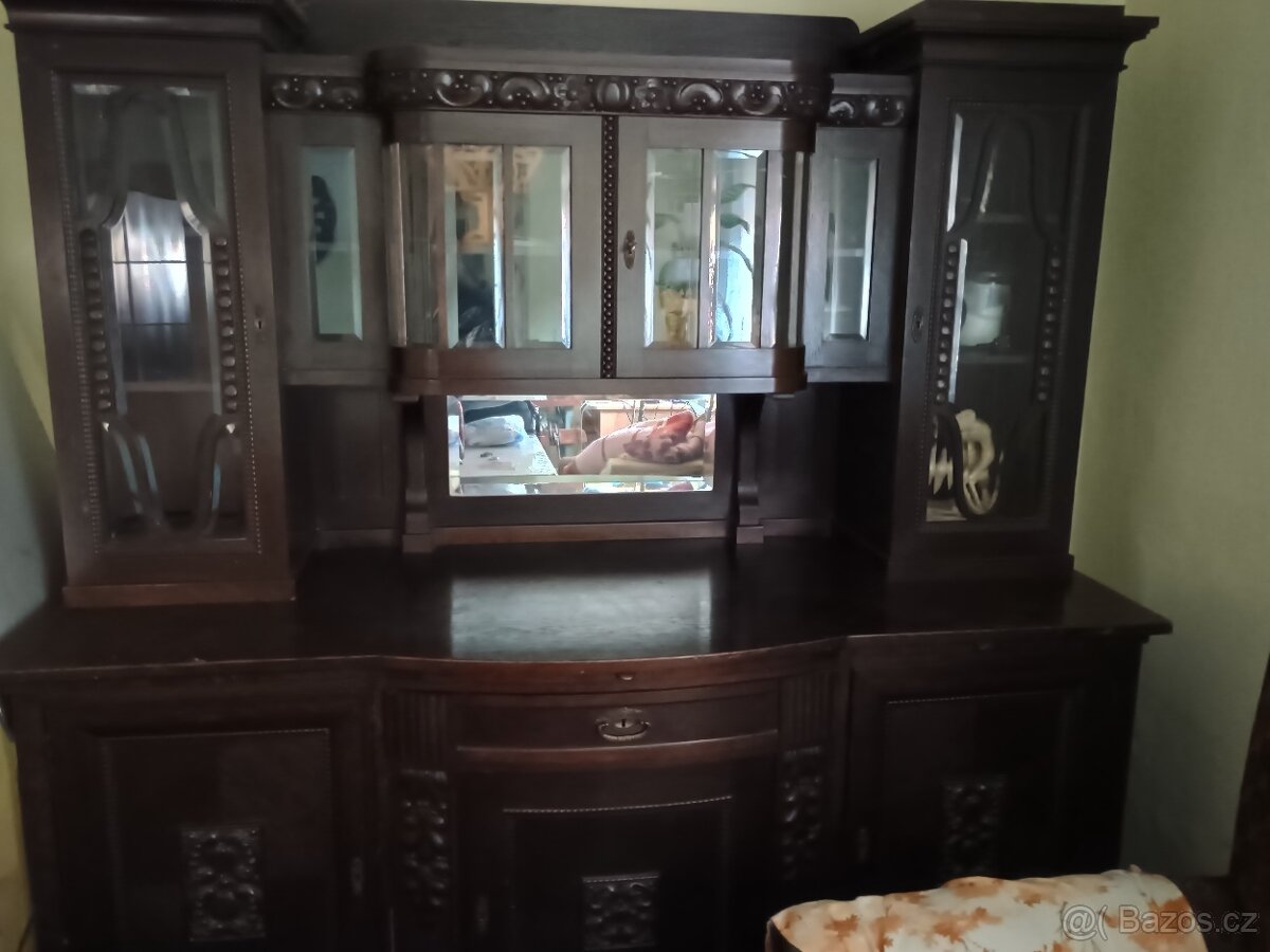 Starožitný nábytek